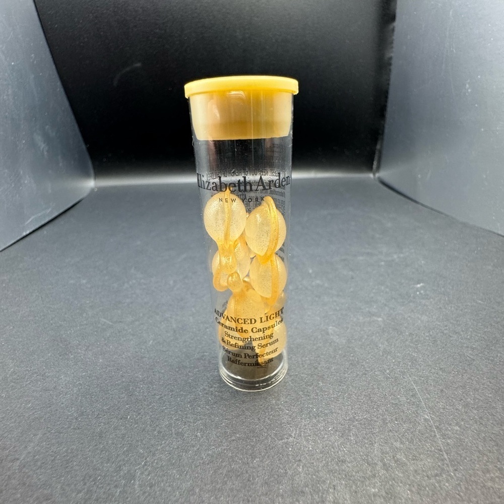 5/$25 NWT Elizabeth Arden Capsules- 7 capsules per vial